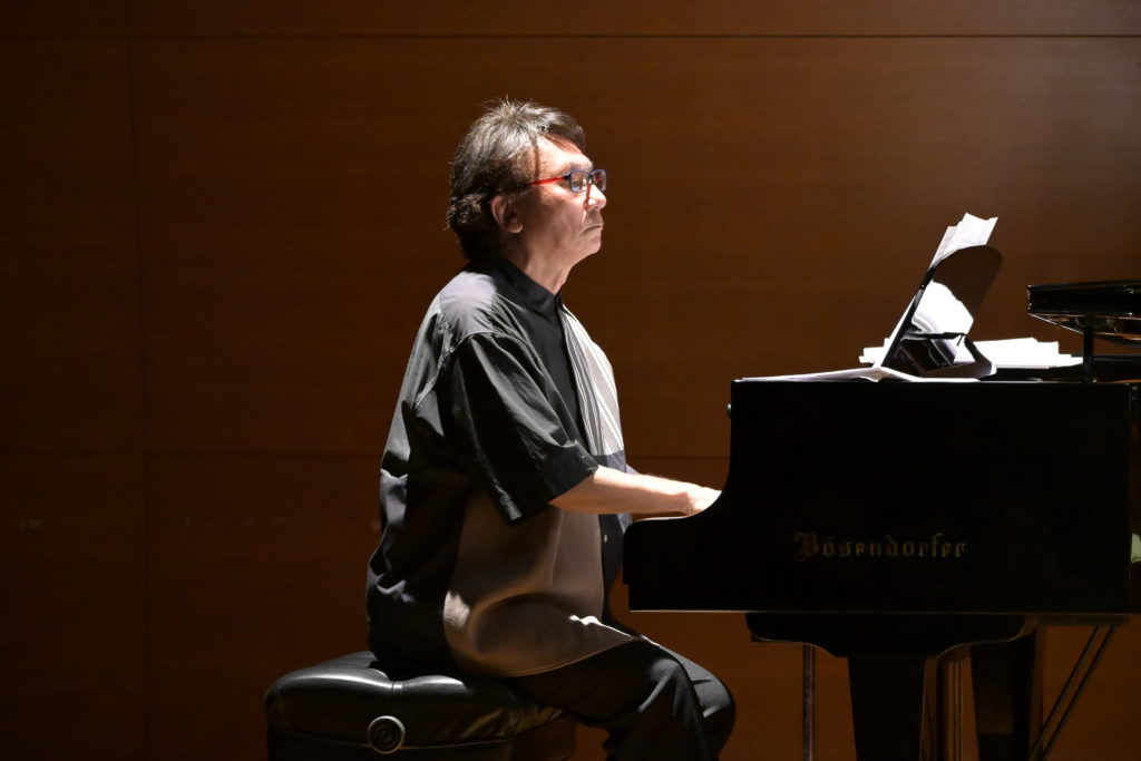 アレンジとピアノの丸山和範さん